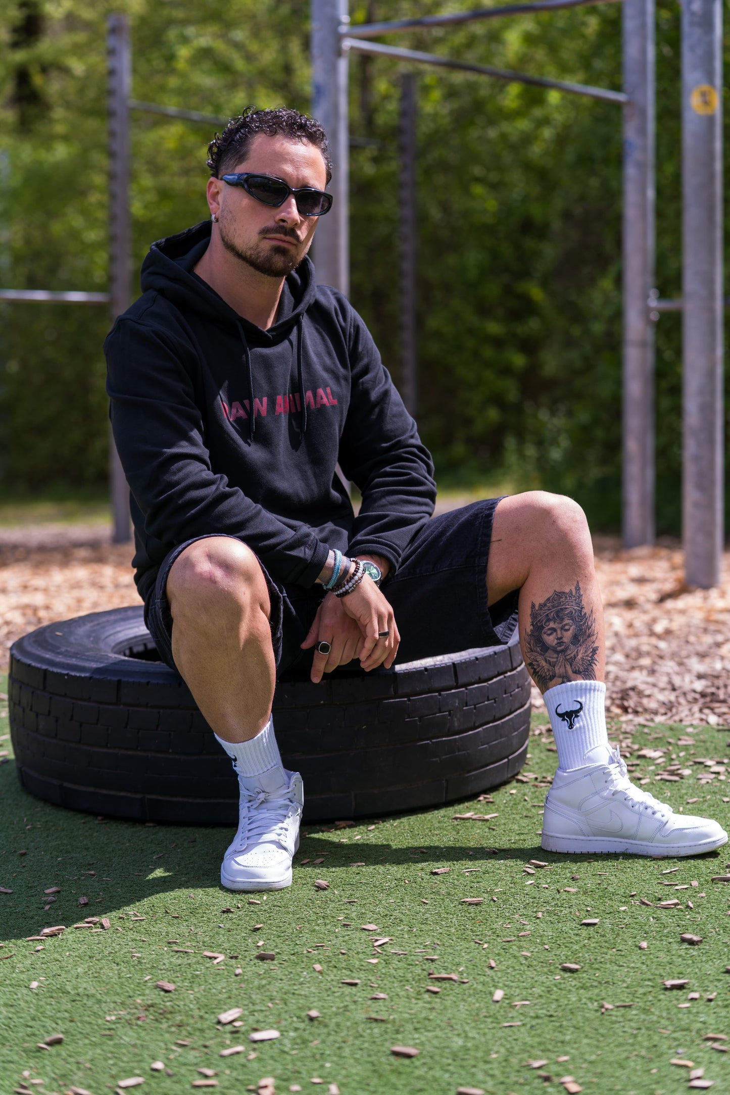 Der Raw Animal Hoody in Schwarz