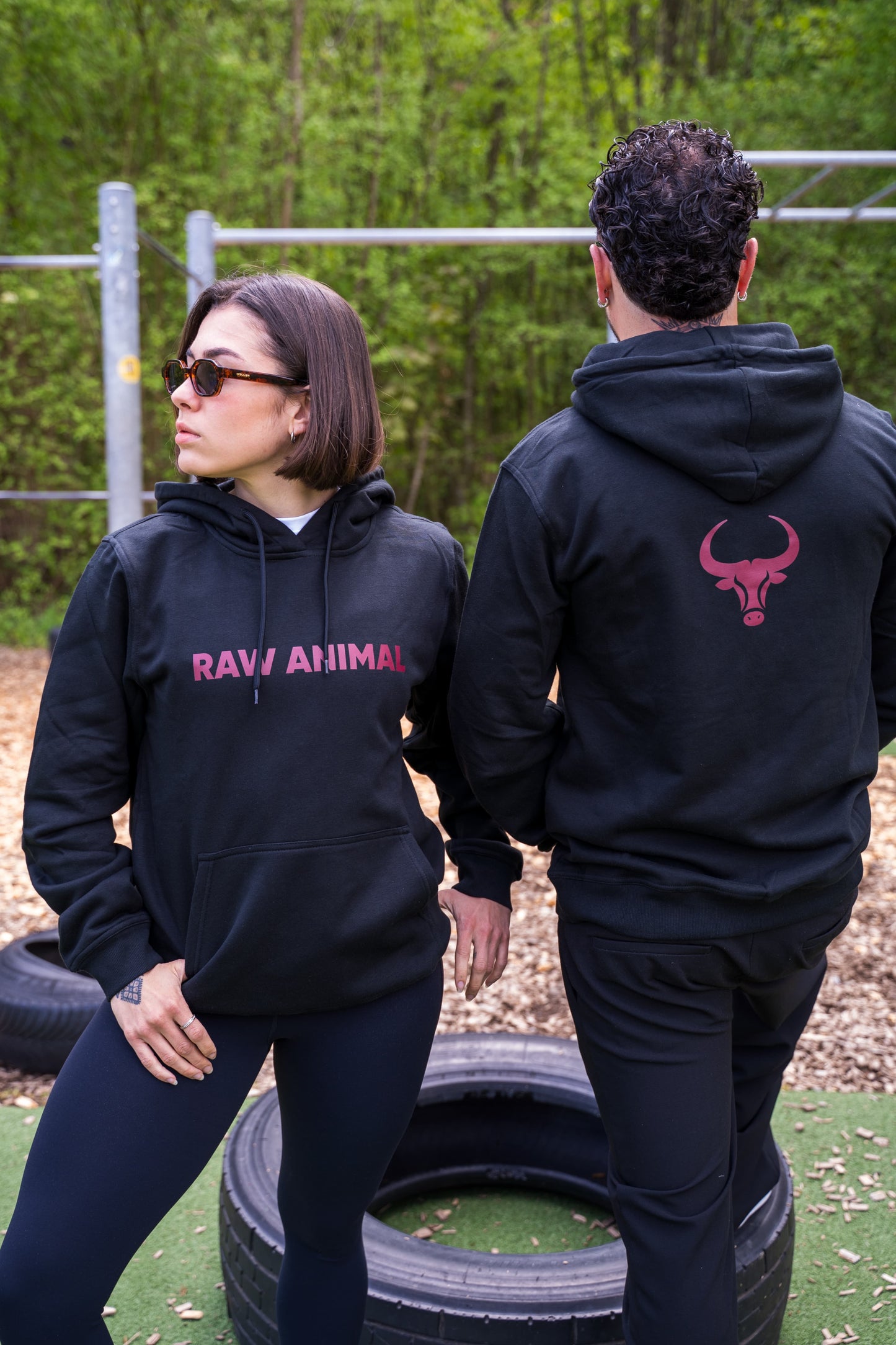 Der Raw Animal Hoody in Schwarz